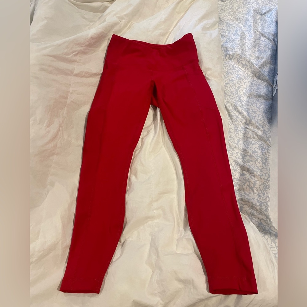 Yoga pants with side pockets. Worn once